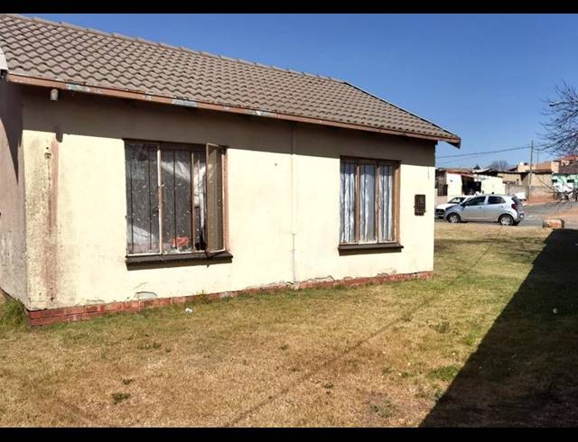 2 BEDROOM HOUSE FOR SALE IN DIEPKLOOF